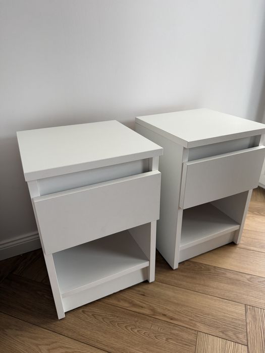 Szafki nocne male białe sypialnia