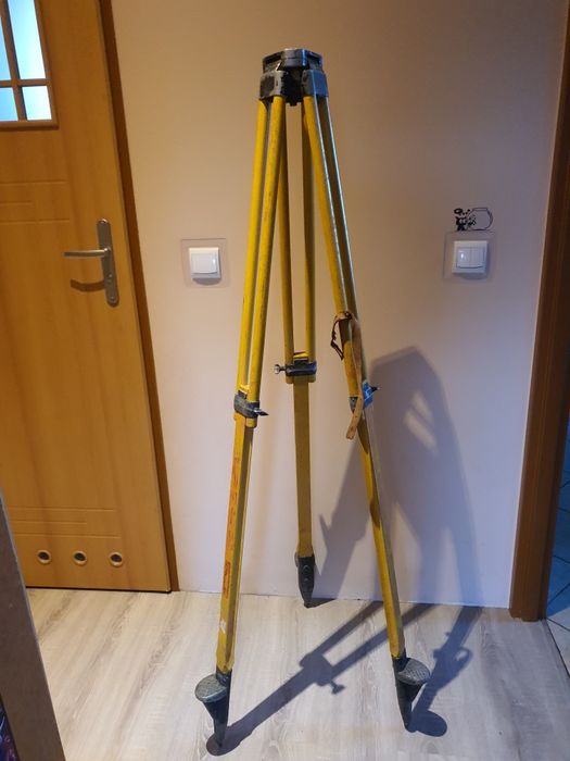 Statyw geodezyjny