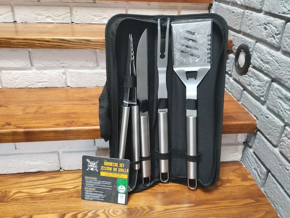 Zestaw Barbecue. Akcesoria do grillowania.