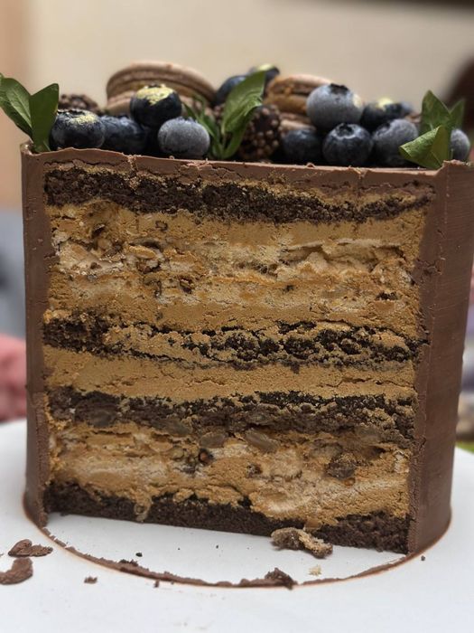 Торти та десерти на замовлення