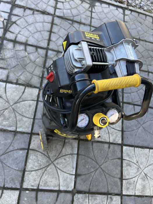 Sprezarka stanley fat max uszkodzona
