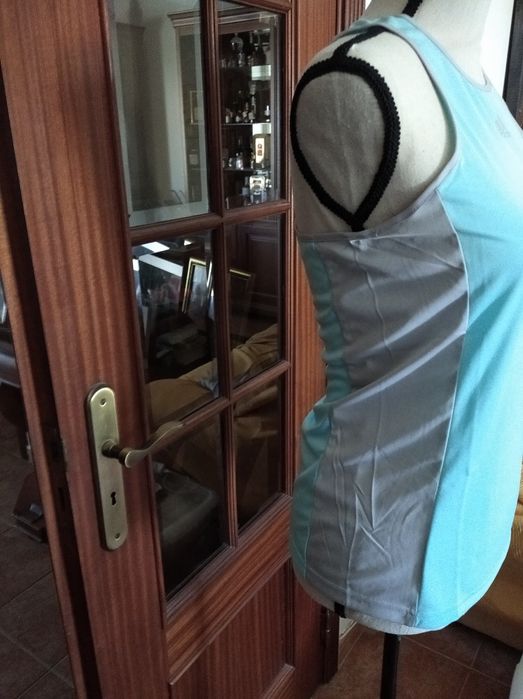 Camisola da Adidas nova tamanho 14/15 anos o