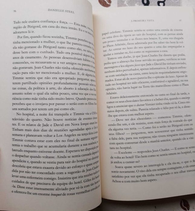 À primeira vista - Danielle Steel - Portes incluídos
