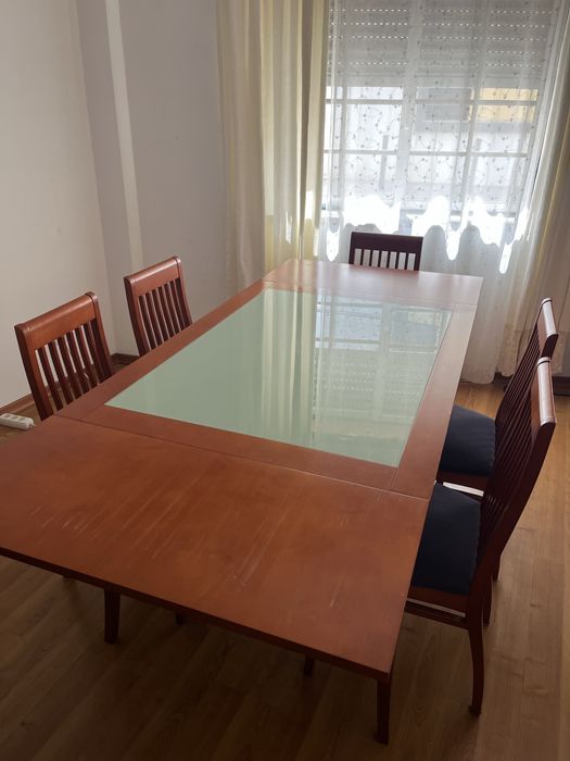 Conjunto de 5 Cadeiras e Mesa