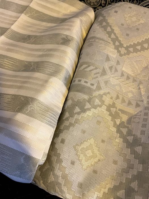 Tecidos à venda – vários metros (2 tipos diferentes)