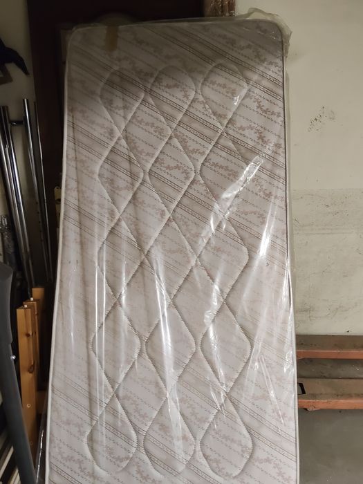 Beliche com colchões como novo