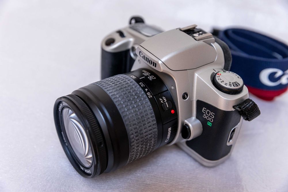 Canon EOS 500N + Lente 28-80 mm