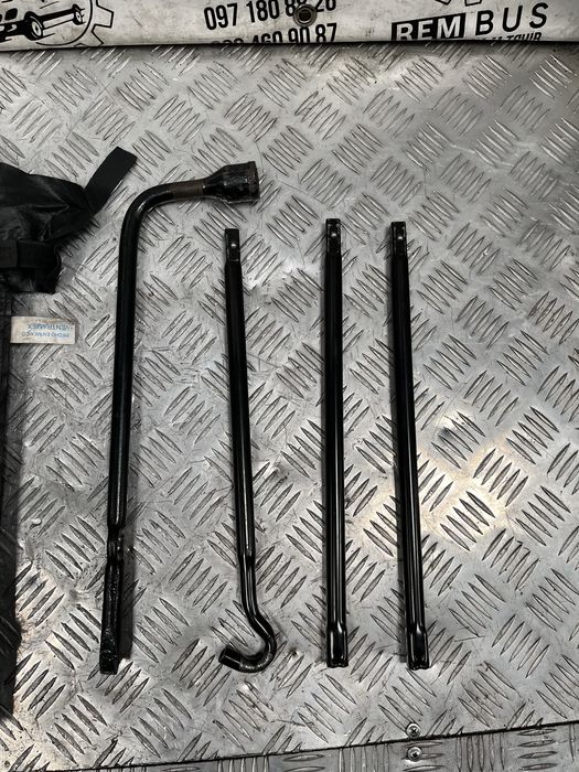 Домкрат до jeep cherokee wk1 wk3