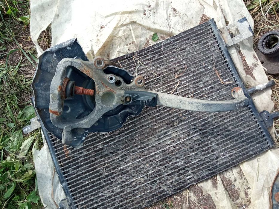 Поворотний кулак цапфа перед Mercedes W220 S320 CDI 2205460143