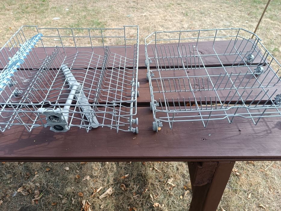 Dwa kosze do zmywarki Beko 60 cm