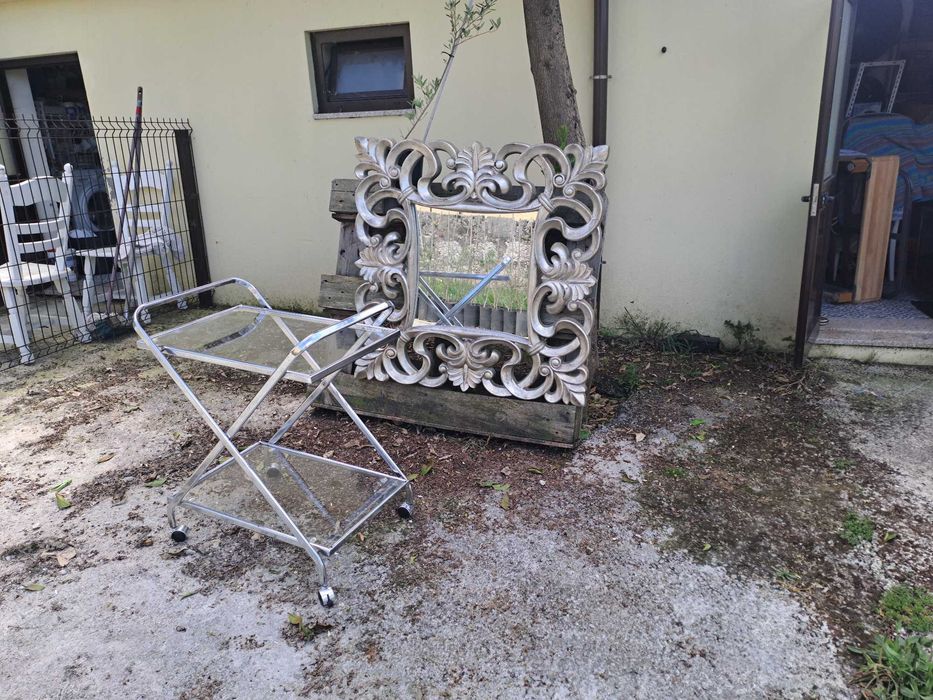 Espelho e bar  do gato preto