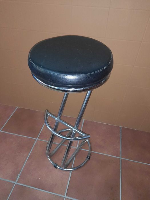 Banco de balcão alto