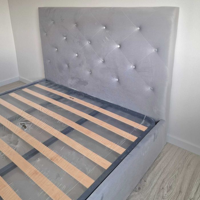 Camas De Casal Estofadas Top de Gama 190x140m Estrado Incluído 199€ !!