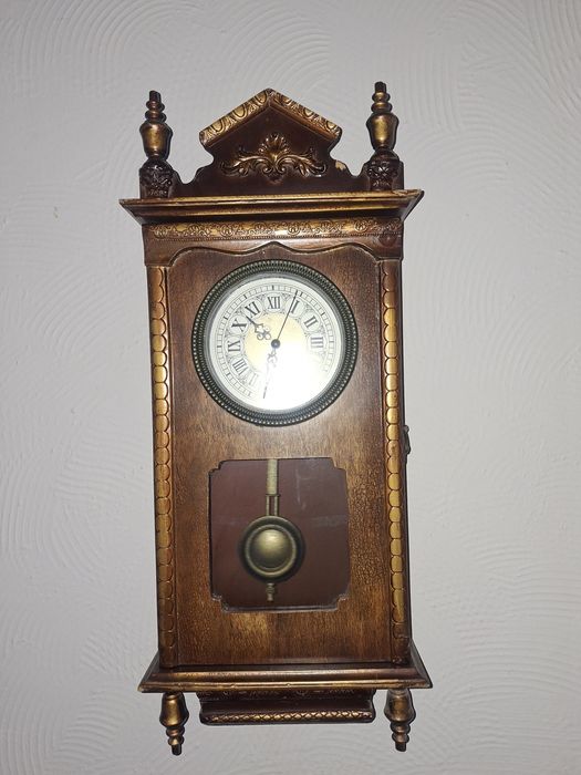 Zegar drewniany wiszący