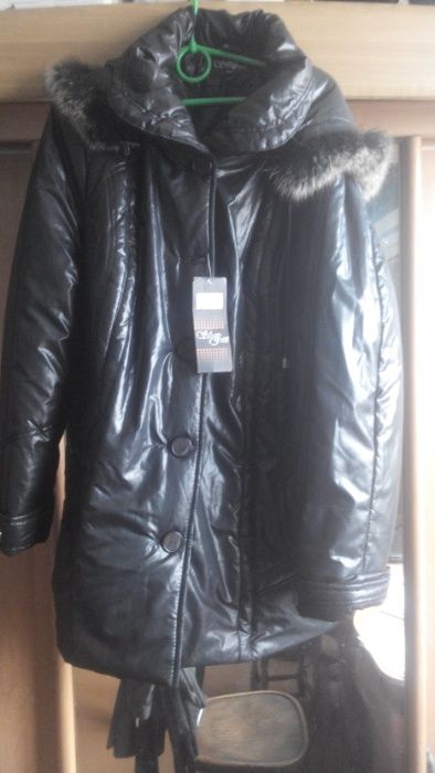 Продам зимнюю куртку пуховик