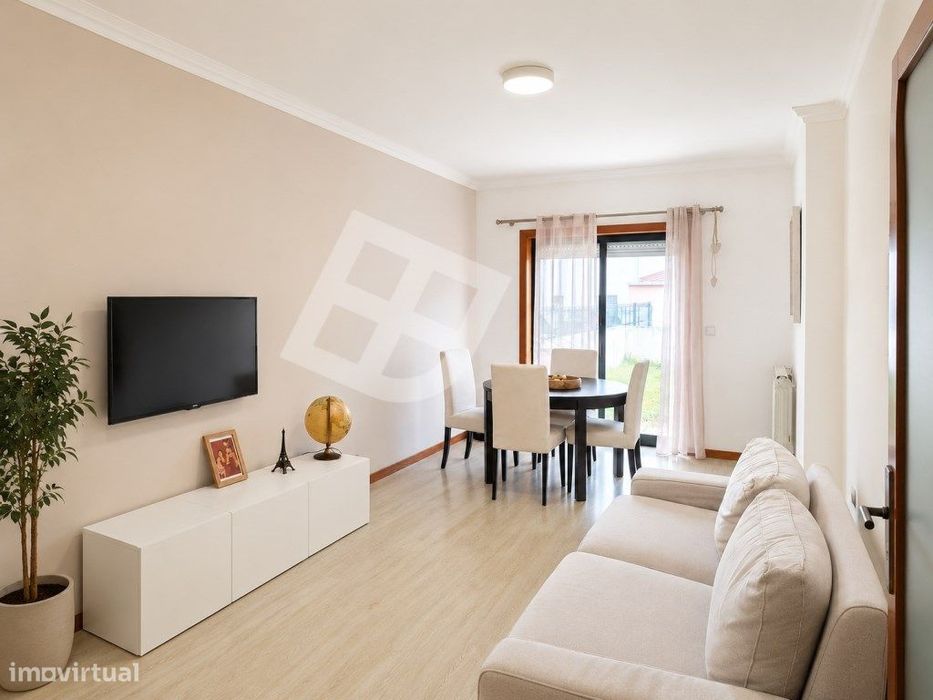 Apartamento T2 com espaços exteriores e garagem a poucos minutos da...
