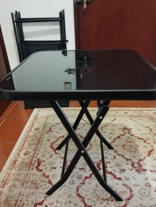 Mesa com 2 cadeiras nova