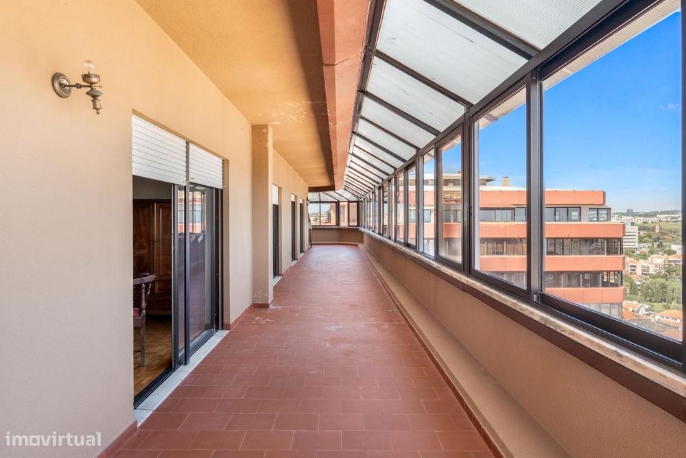 Apartamento T5 com estacionamento, Quinta das Palmeiras, Oeiras
