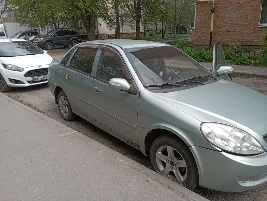 Продам машину Lifan 520