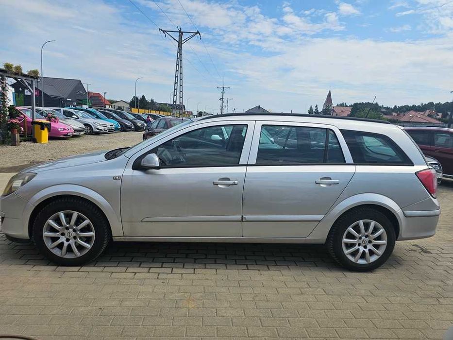 Opel Astra 2005r/1.8 benzyna /125KM/AUTOMAT/opłaty aktualne/HAK