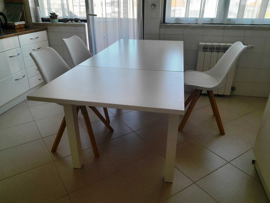 Mesa de jantar extensível IKEA em muito bom estado