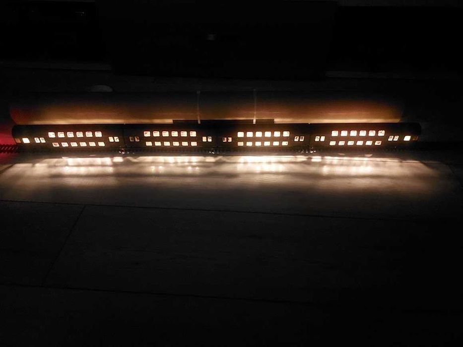 zestaw wagonów Rivarossi HRS4215 PKP HO z oświetleniem stacja Gdynia