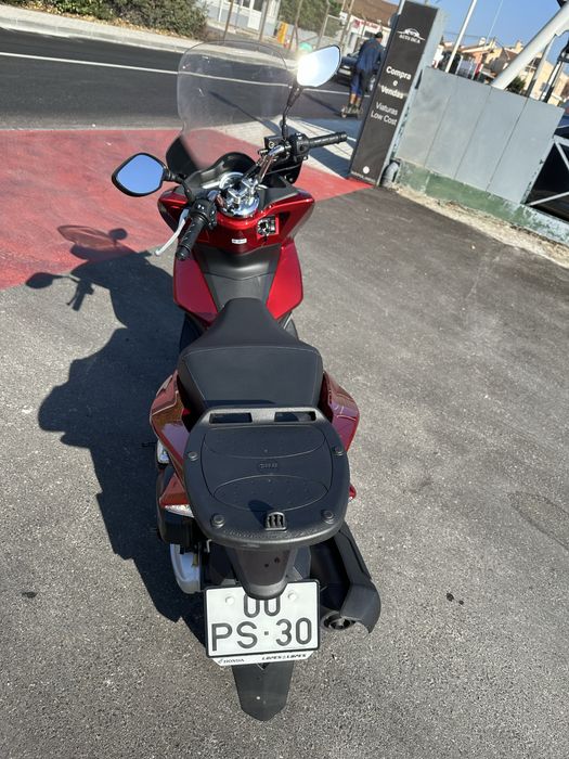 Honda pcx 125 c/extras bem estimada