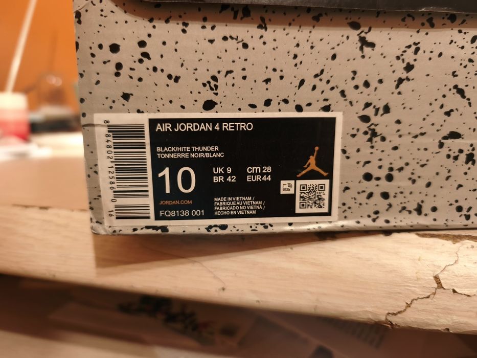 Air Jordan 4 Retro „White Thunder