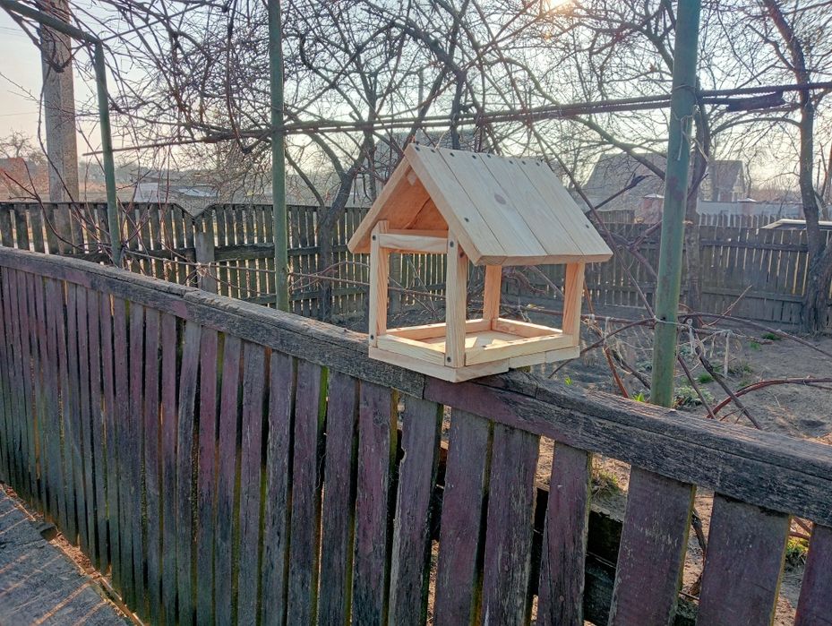 Годівниця(кормушка для птиц)годівниця для птахів.шпакіниця.