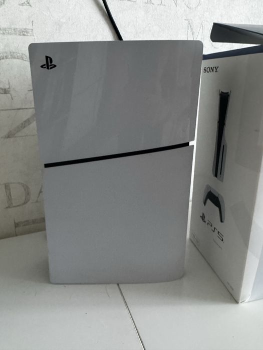 Продам PS5 + два геймпада
