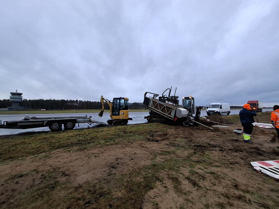 Przewierty Sterowane,Przeciski,Przyłącza Wod-Kan,Koparko-Ładowarka