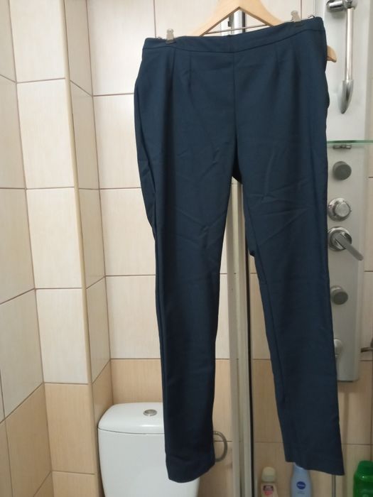 Spodnie damskie granatowe eleganckie M. Suwaki na dole nogawek