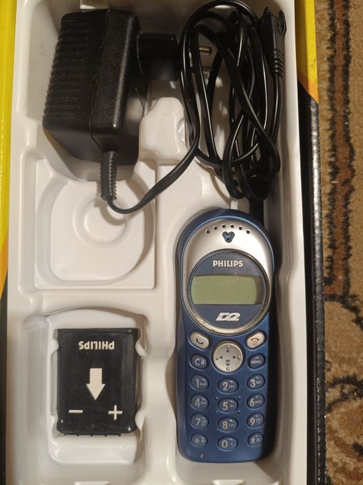 Продам мобильный телефон Philips  D2