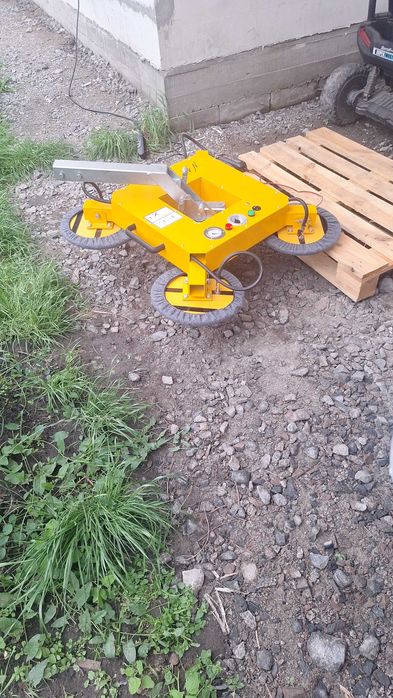 Оренда вакумного захвата для сендвіч панелей.