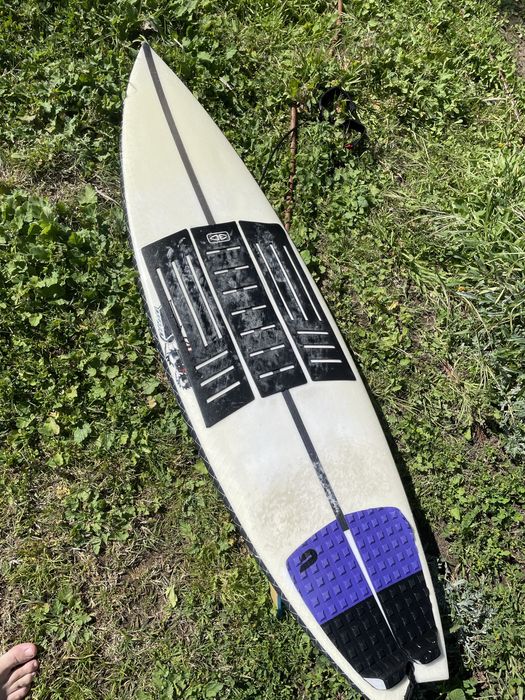 Prancha Surf 5’8 Js Monsta Box hyfi