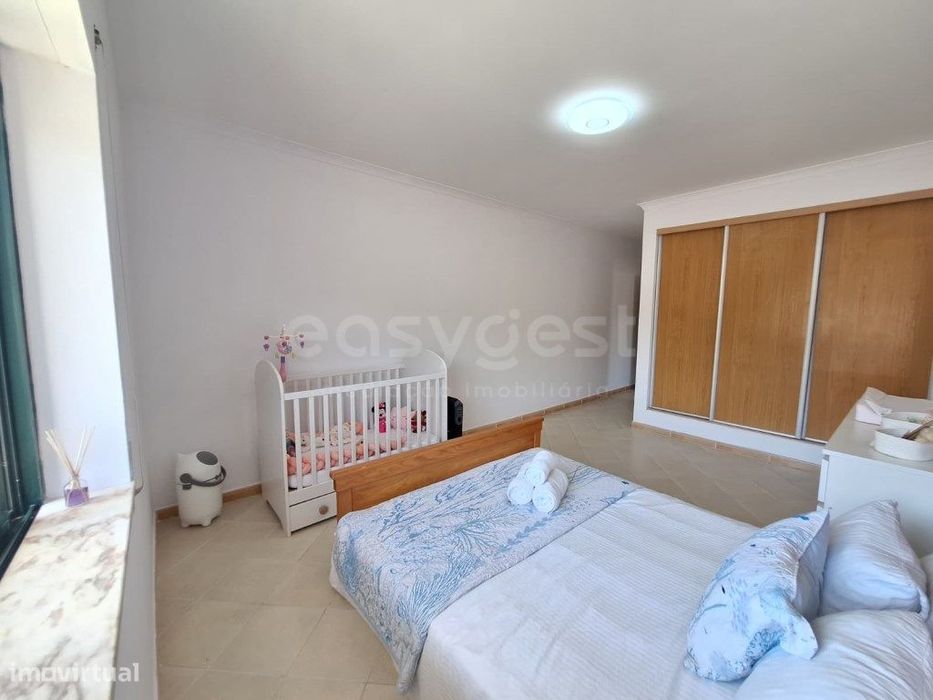 Apartamento T3 com 152 m2, com parqueamento na garagem localizado n... — Alvor, Faro