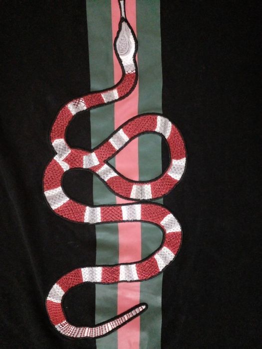Футболка   GUCCI.  Размер  S -М.