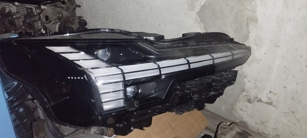 Запчастини на Volvo ex30