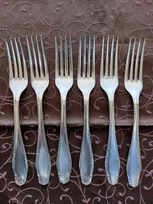 Наборы столовых приборов из нержавеющей стали