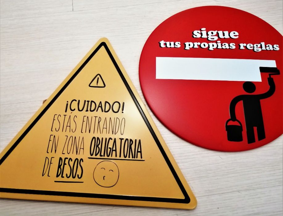 Placas decorativas de sinalização, em alto relevo, novas