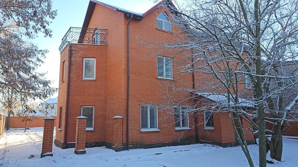 Будинок в затишному селі, є-Якість, є-хороші умови, є-всі комунікації