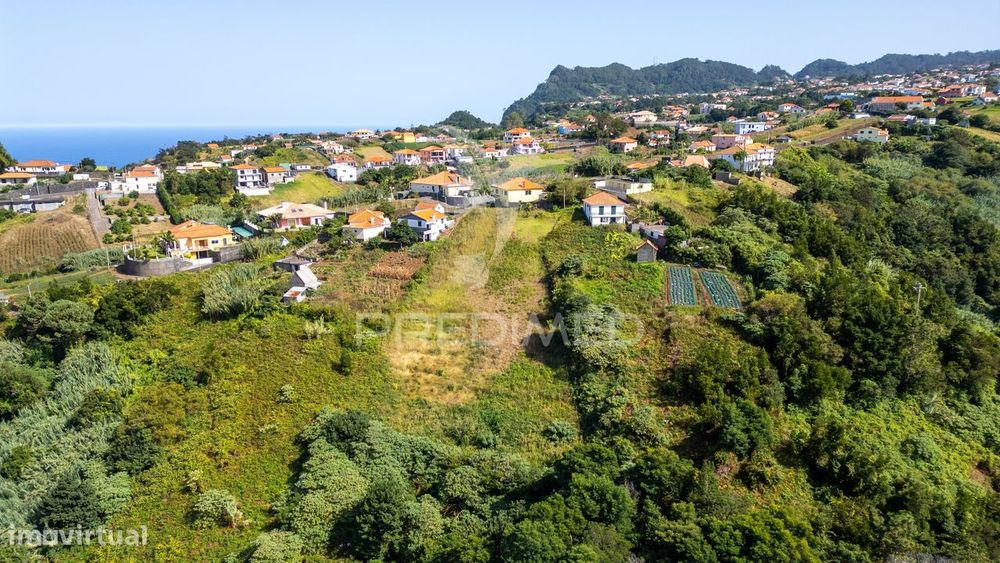 Moradia T3 com sótão, e terreno de 4.650 m² — Santana