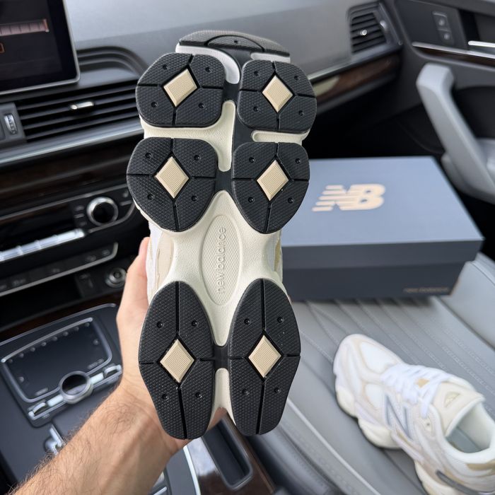 Жіночі кросівки нюбеланс бежеві замша New balance 9060 beige