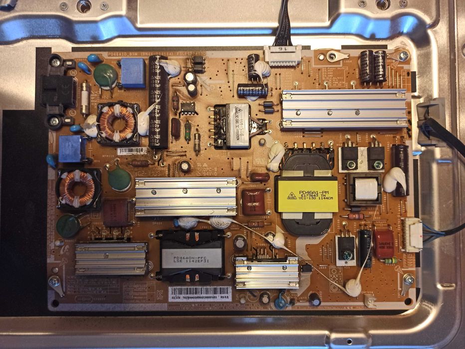Samsung UE32D6000 na części - uszkodzona płyta główna