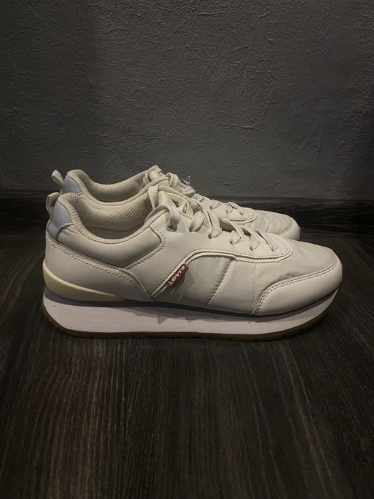 Продам Кросовки Levis