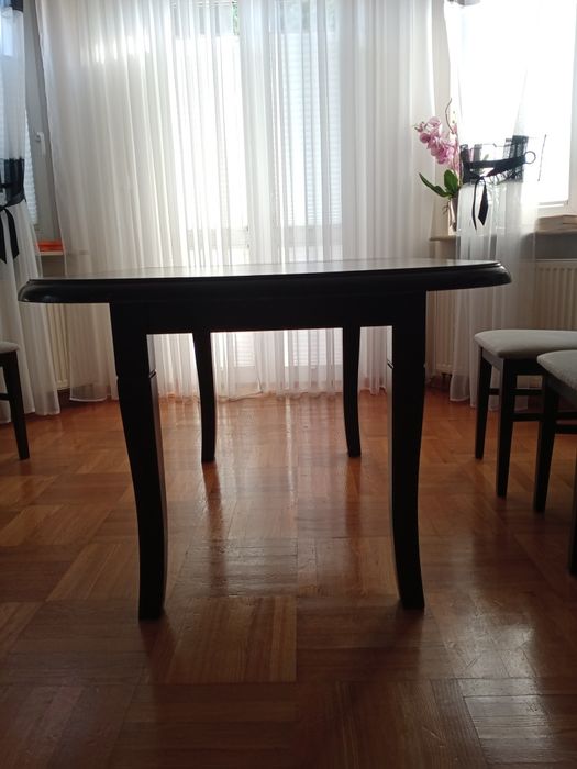 Sprzedam stół rozkładany z krzesłami