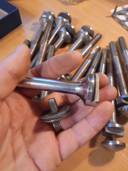 Болты крепления гайки шайбы