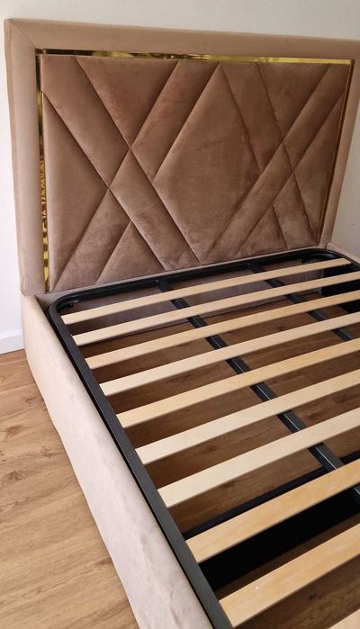 Camas De Casal Estofadas ALTA GAMA - MODELO ESTRELHA - Top de Gama 190x140m Estrado Incluído!!