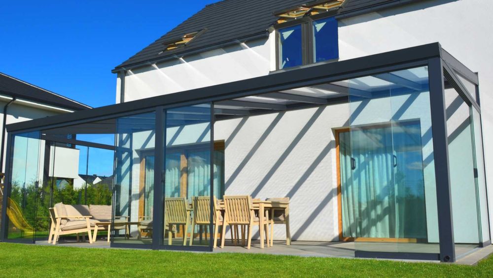 Szklana zabudowa tarasu oranżeria ze szkła