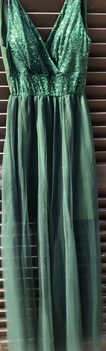 Vestido brilhante com transparência